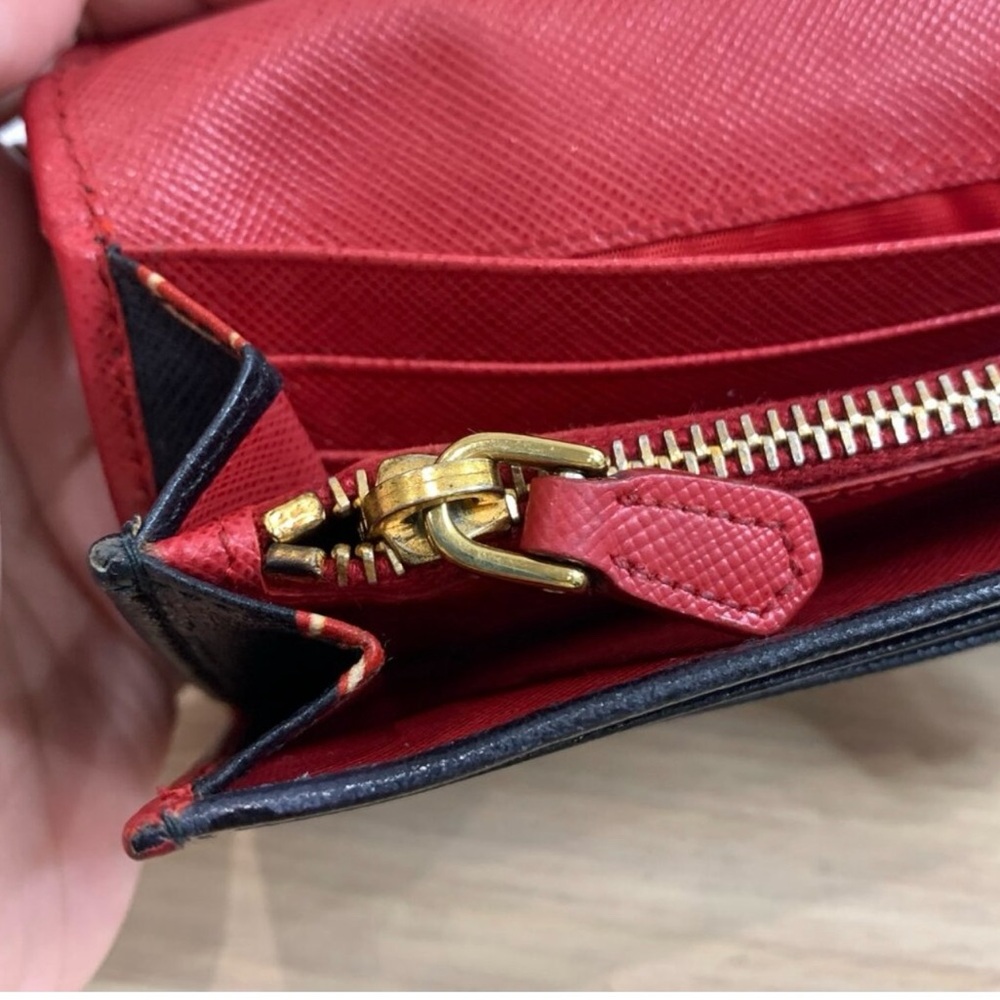 ❤️❤️PRADA Y2K Heart Wallet Authentic - Picture 5 of 5